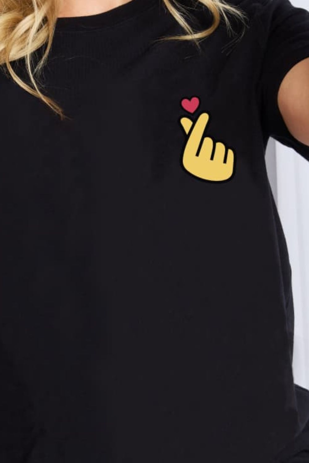 Finger Heart Emoji Graphic Cotton T-Shirt