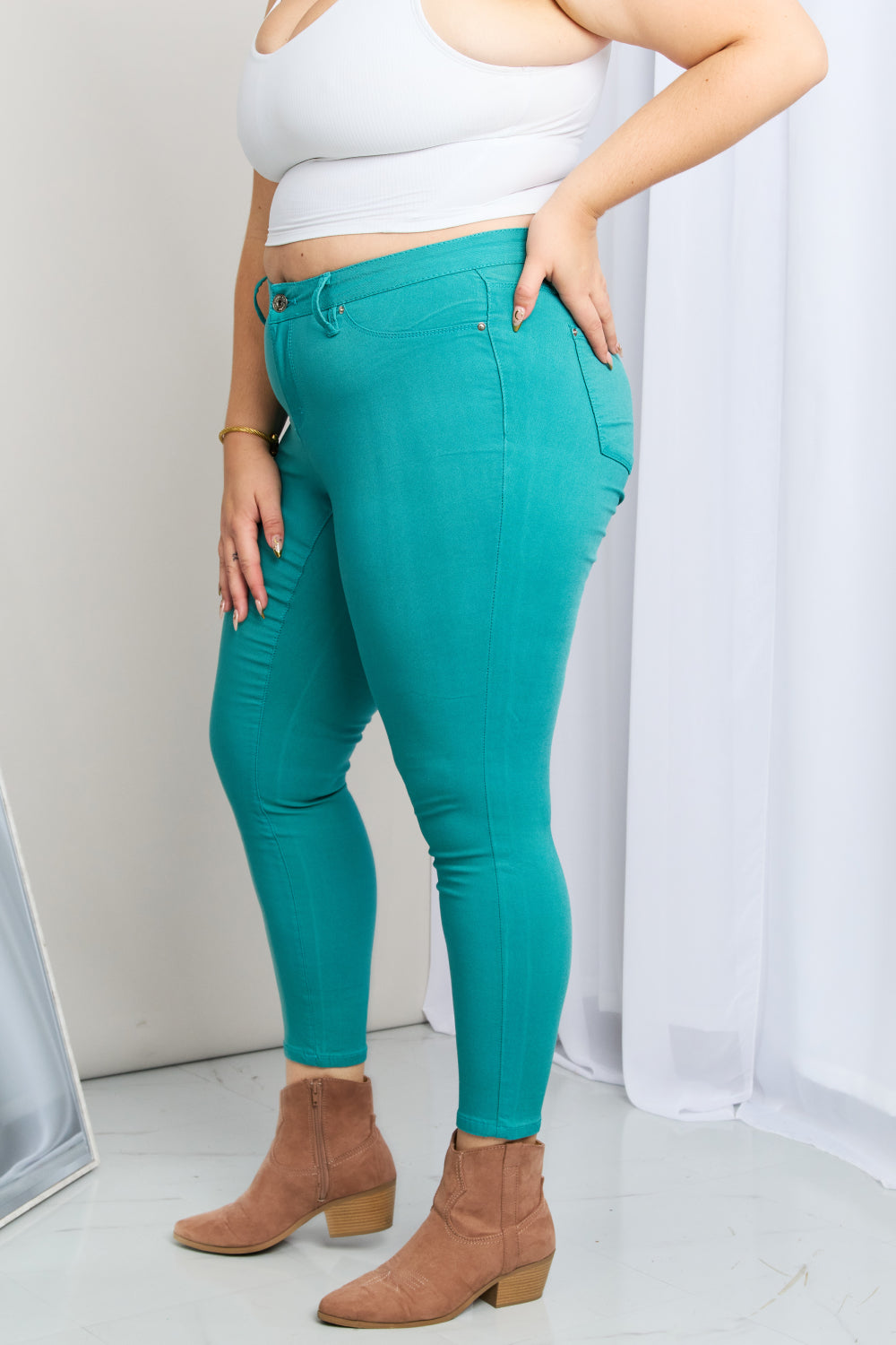 Mid-Rise Skinny Jeans in Sea Green